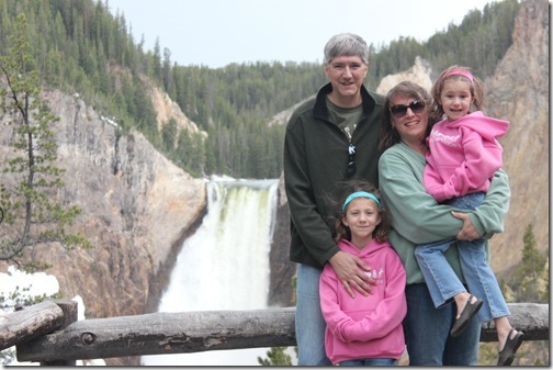 familyatthegrandcanyonoftheyellowstone